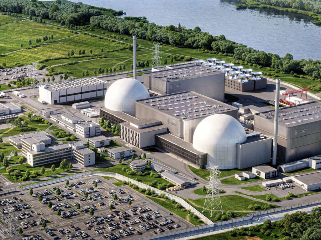 Visualisierung eines Kraftwerksgeländes mit von „Focused Energy“ aus der Vogelperspektive: zwei weiße Kuppelgebäude und große graue Hallen, davor ein großer Parkplatz und Grünflächen.
